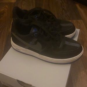 Gently worn Boy Nike shoe!